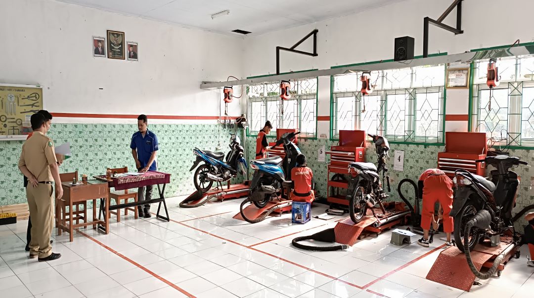foto kepala sekolah